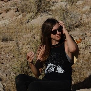 Meet your Posher, Courtney Leigh